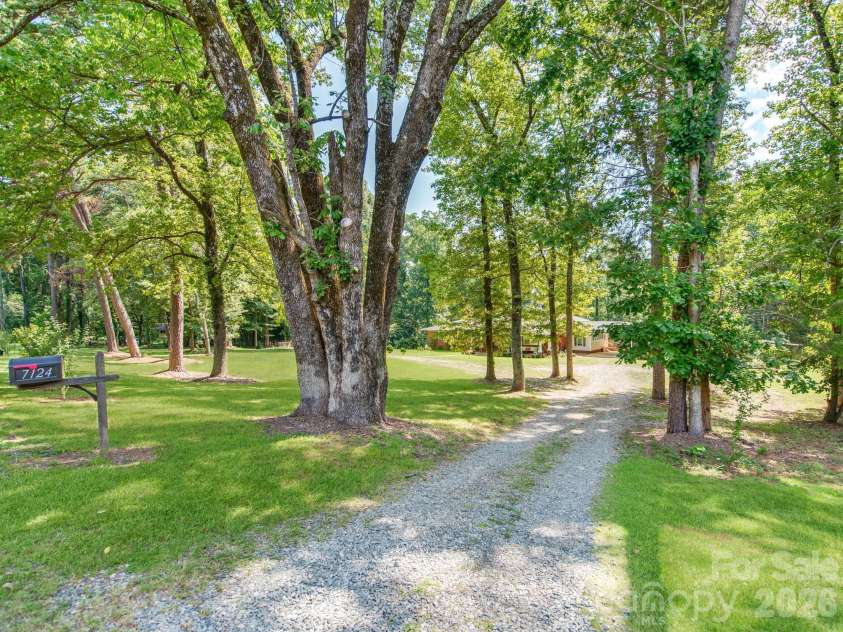 7124 Ridge Lane Road, Charlotte, NC 28262.  MLS# CAR4411281, YatesRealty ID 46708. 
