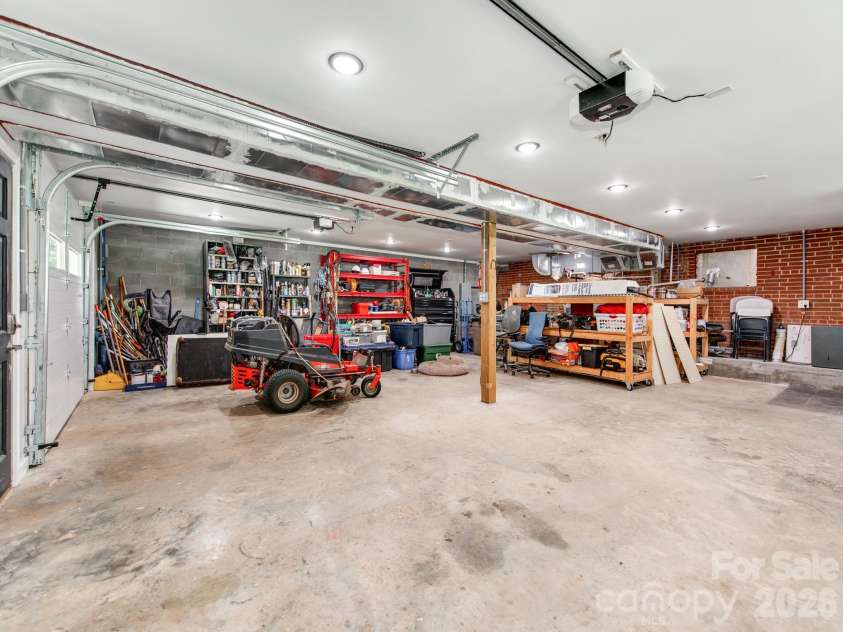 7124 Ridge Lane Road, Charlotte, NC 28262.  MLS# CAR4411281, YatesRealty ID 46708. 