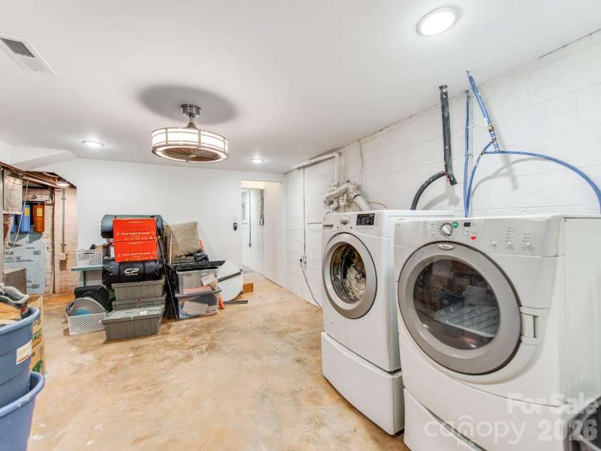 7124 Ridge Lane Road, Charlotte, NC 28262.  MLS# CAR4411281, YatesRealty ID 46708. Large Laundry Room!