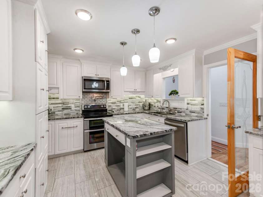 7124 Ridge Lane Road, Charlotte, NC 28262.  MLS# CAR4411281, YatesRealty ID 46708. Luxurious Upgrades and Stainless Steel Appliances