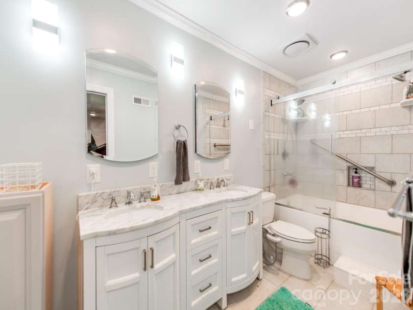 7124 Ridge Lane Road, Charlotte, NC 28262.  MLS# CAR4411281, YatesRealty ID 46708. Updated Bathrooms throughout!