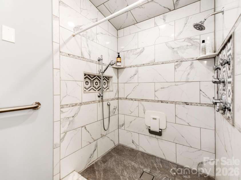 7124 Ridge Lane Road, Charlotte, NC 28262.  MLS# CAR4411281, YatesRealty ID 46708. Updated Bathrooms throughout!