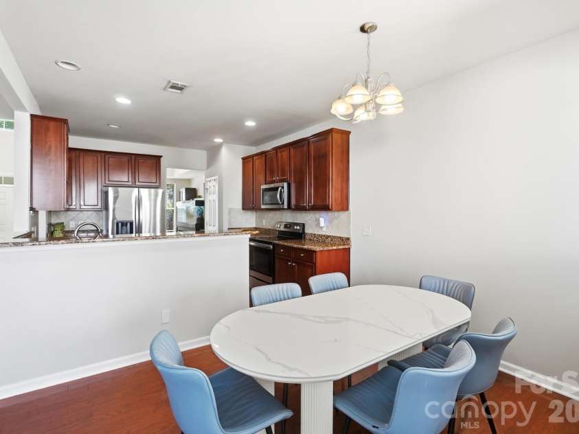 324 Minitree Lane, Charlotte, NC 28214.  MLS# CAR4418025, YatesRealty ID 46709. 
