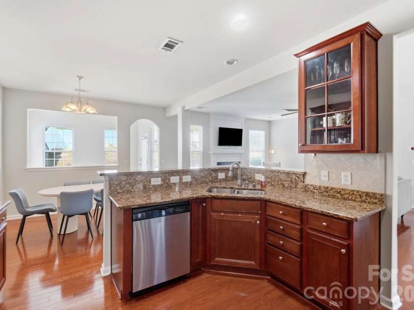324 Minitree Lane, Charlotte, NC 28214.  MLS# CAR4418025, YatesRealty ID 46709. 