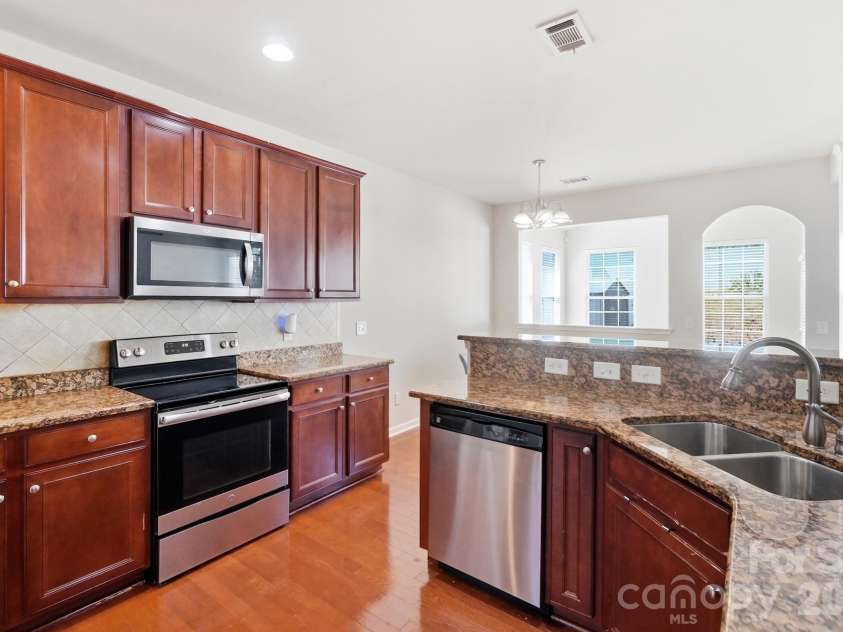324 Minitree Lane, Charlotte, NC 28214.  MLS# CAR4418025, YatesRealty ID 46709. 