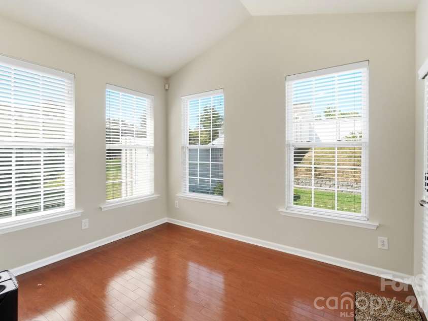 324 Minitree Lane, Charlotte, NC 28214.  MLS# CAR4418025, YatesRealty ID 46709. 