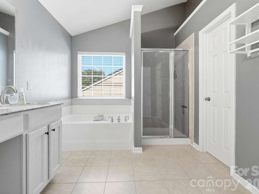 324 Minitree Lane, Charlotte, NC 28214.  MLS# CAR4418025, YatesRealty ID 46709. 
