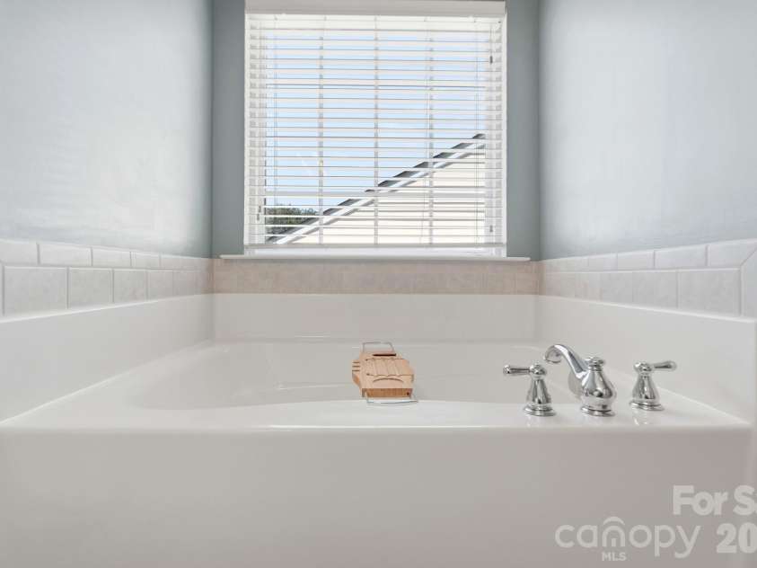 324 Minitree Lane, Charlotte, NC 28214.  MLS# CAR4418025, YatesRealty ID 46709. 