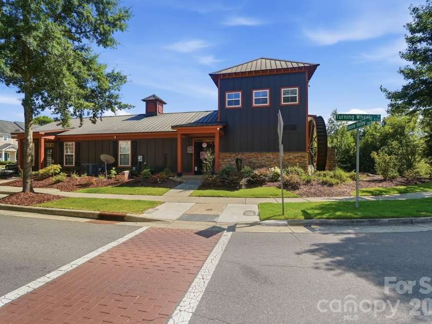 324 Minitree Lane, Charlotte, NC 28214.  MLS# CAR4418025, YatesRealty ID 46709. 