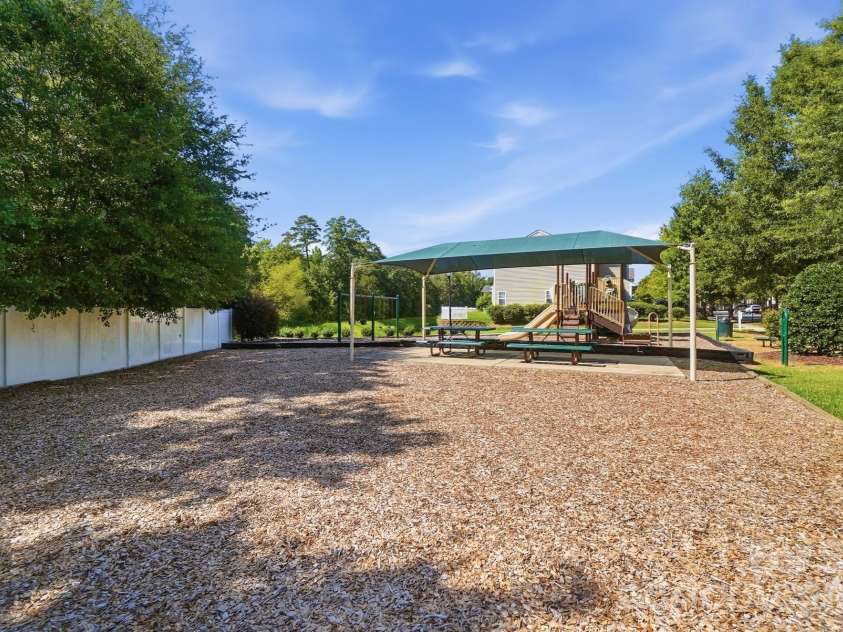324 Minitree Lane, Charlotte, NC 28214.  MLS# CAR4418025, YatesRealty ID 46709. 