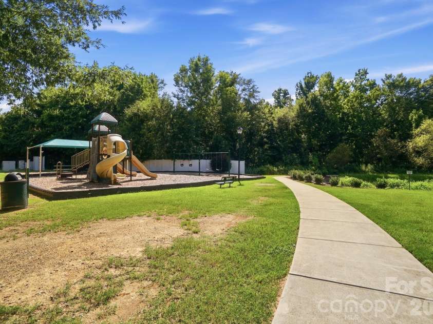 324 Minitree Lane, Charlotte, NC 28214.  MLS# CAR4418025, YatesRealty ID 46709. 