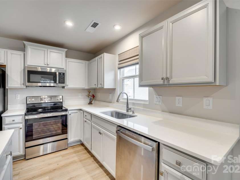 525 Grandiflora Avenue, Lancaster, SC 29720.  MLS# CAR4215163, YatesRealty ID 4671. 