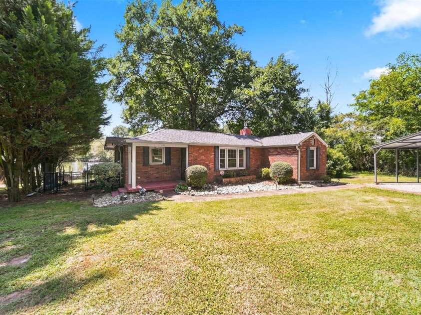 35 Loudonya Lane, Hickory, NC 28601.  MLS# CAR4417557, YatesRealty ID 46711. 