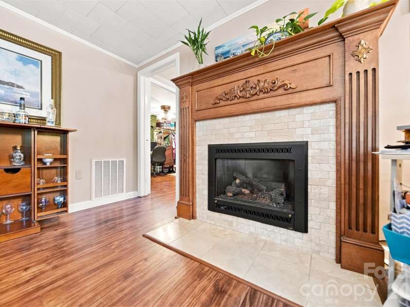 35 Loudonya Lane, Hickory, NC 28601.  MLS# CAR4417557, YatesRealty ID 46711. 