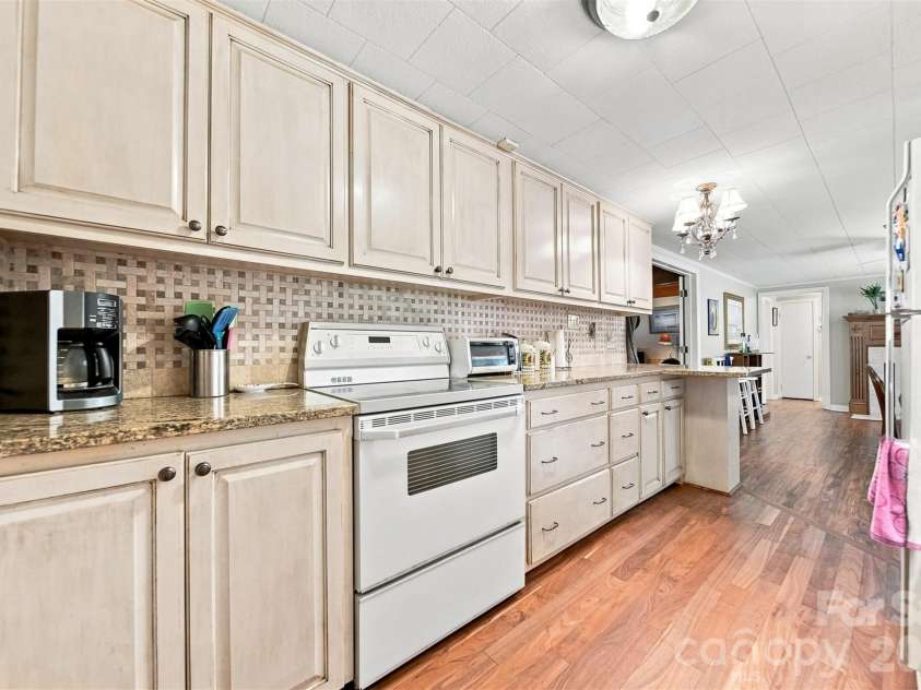 35 Loudonya Lane, Hickory, NC 28601.  MLS# CAR4417557, YatesRealty ID 46711. 