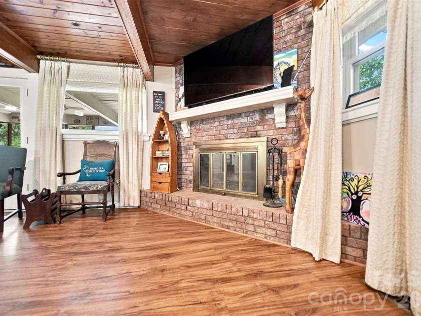 35 Loudonya Lane, Hickory, NC 28601.  MLS# CAR4417557, YatesRealty ID 46711. 