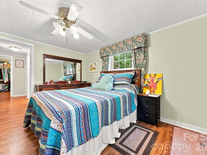 35 Loudonya Lane, Hickory, NC 28601.  MLS# CAR4417557, YatesRealty ID 46711. 