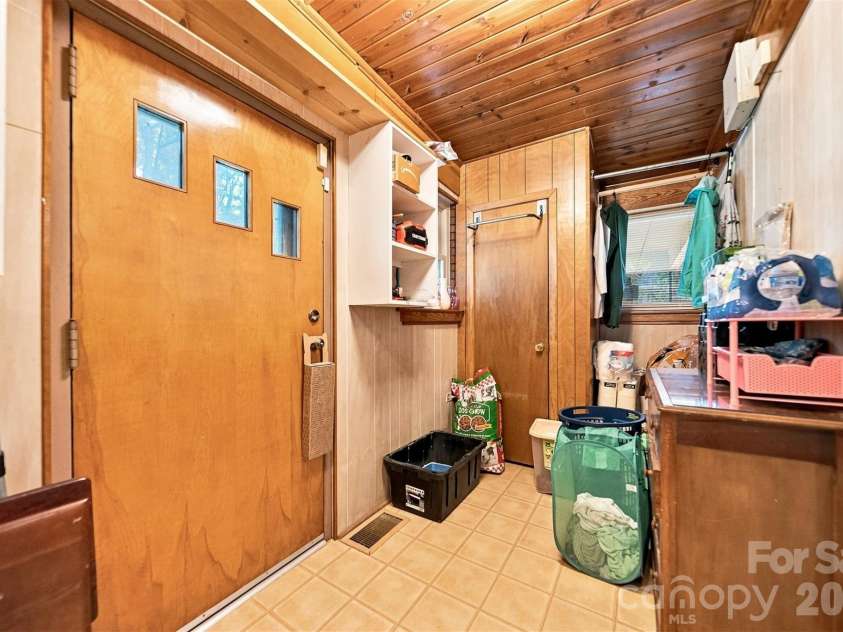35 Loudonya Lane, Hickory, NC 28601.  MLS# CAR4417557, YatesRealty ID 46711. 