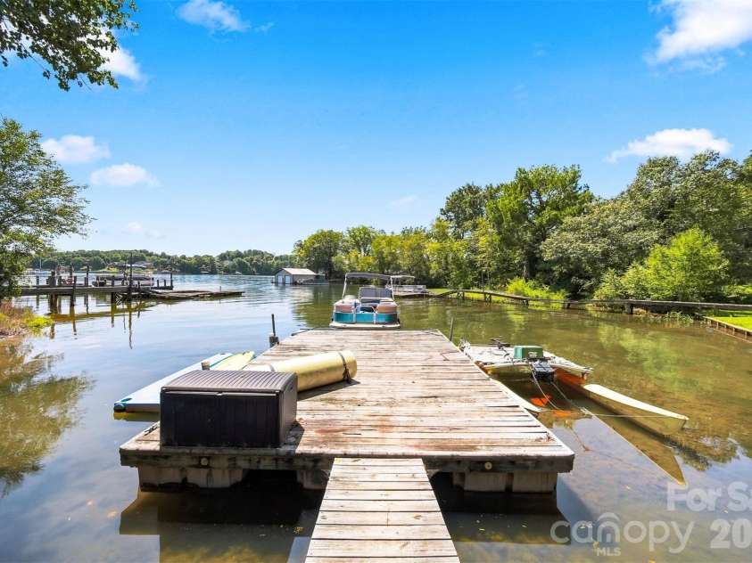 35 Loudonya Lane, Hickory, NC 28601.  MLS# CAR4417557, YatesRealty ID 46711. 