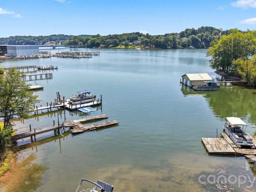 35 Loudonya Lane, Hickory, NC 28601.  MLS# CAR4417557, YatesRealty ID 46711. 