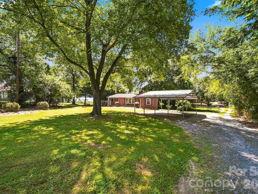 35 Loudonya Lane, Hickory, NC 28601.  MLS# CAR4417557, YatesRealty ID 46711. 