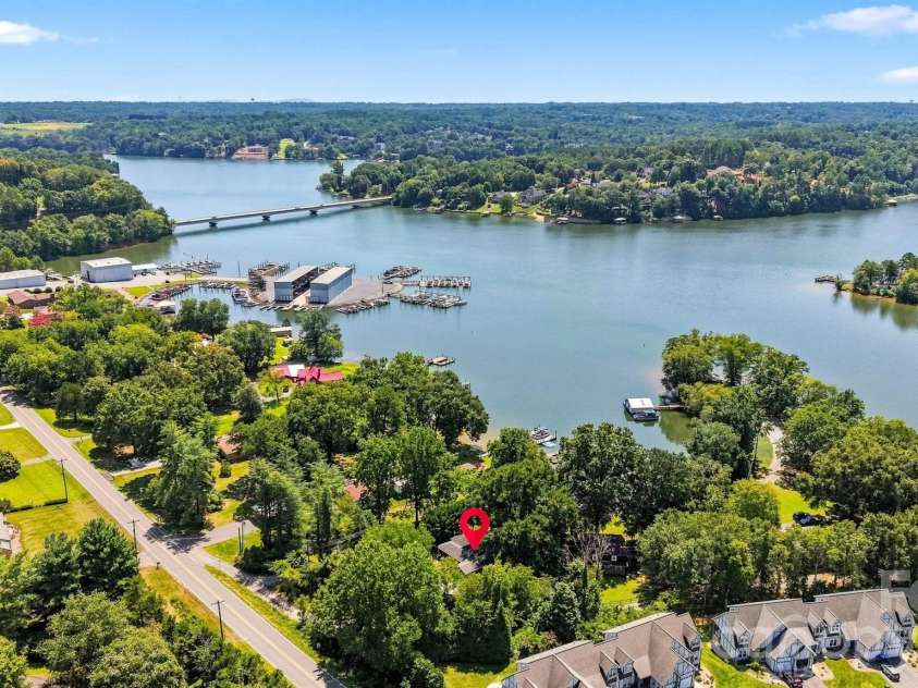 35 Loudonya Lane, Hickory, NC 28601.  MLS# CAR4417557, YatesRealty ID 46711. 