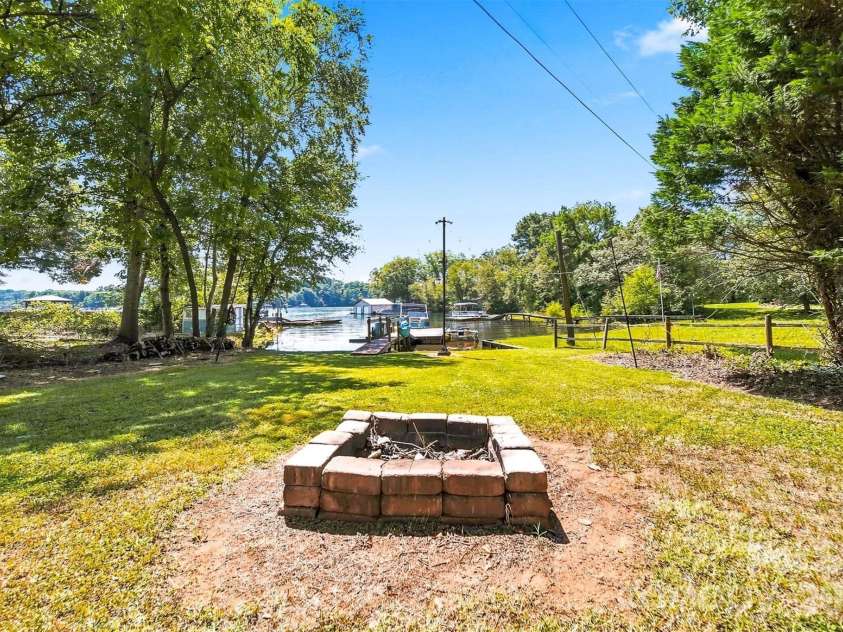 35 Loudonya Lane, Hickory, NC 28601.  MLS# CAR4417557, YatesRealty ID 46711. 