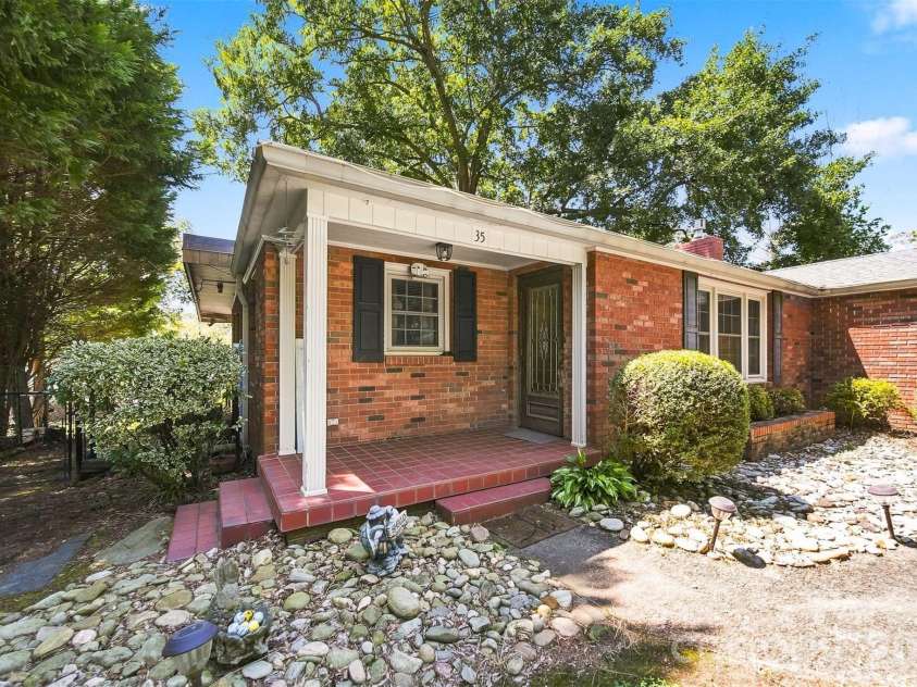 35 Loudonya Lane, Hickory, NC 28601.  MLS# CAR4417557, YatesRealty ID 46711. 
