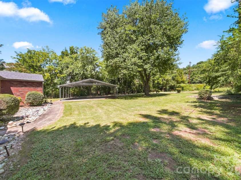 35 Loudonya Lane, Hickory, NC 28601.  MLS# CAR4417557, YatesRealty ID 46711. 