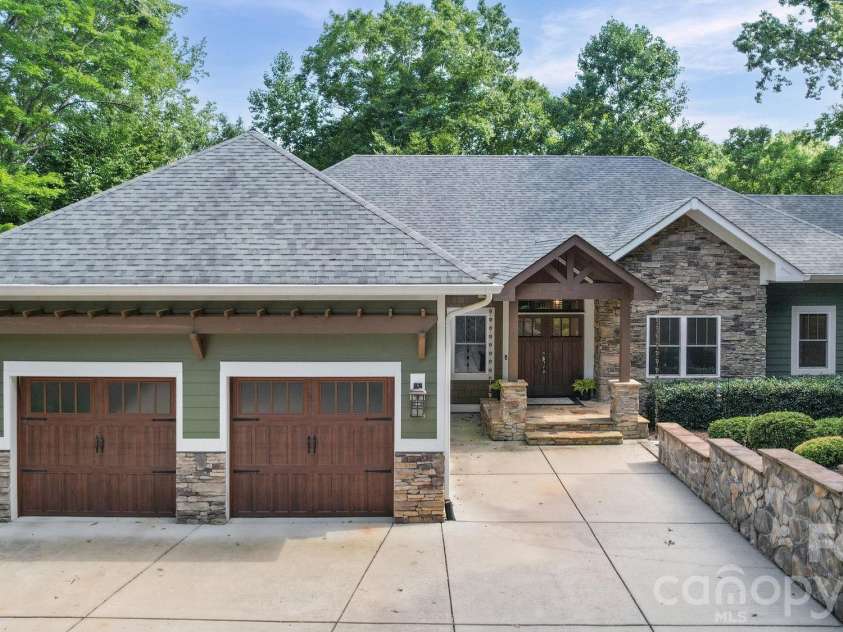 3033 Dodsworth Drive, Cramerton, NC 28032.  MLS# CAR4418023, YatesRealty ID 46712. 