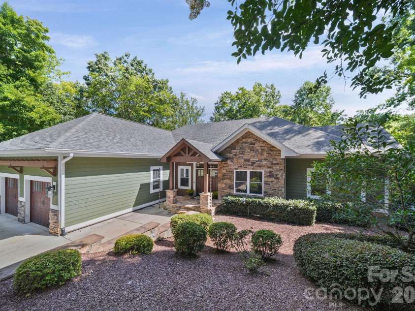 3033 Dodsworth Drive, Cramerton, NC 28032.  MLS# CAR4418023, YatesRealty ID 46712. 