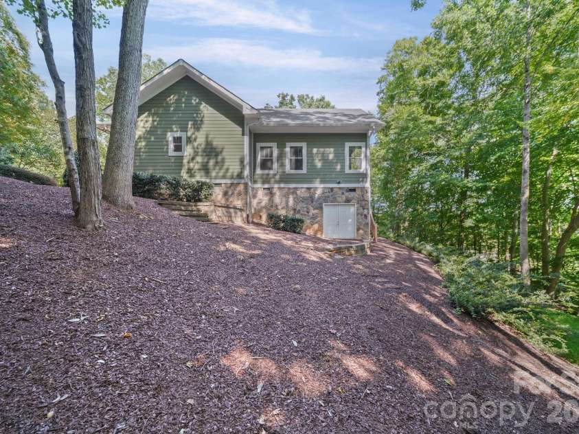 3033 Dodsworth Drive, Cramerton, NC 28032.  MLS# CAR4418023, YatesRealty ID 46712. 