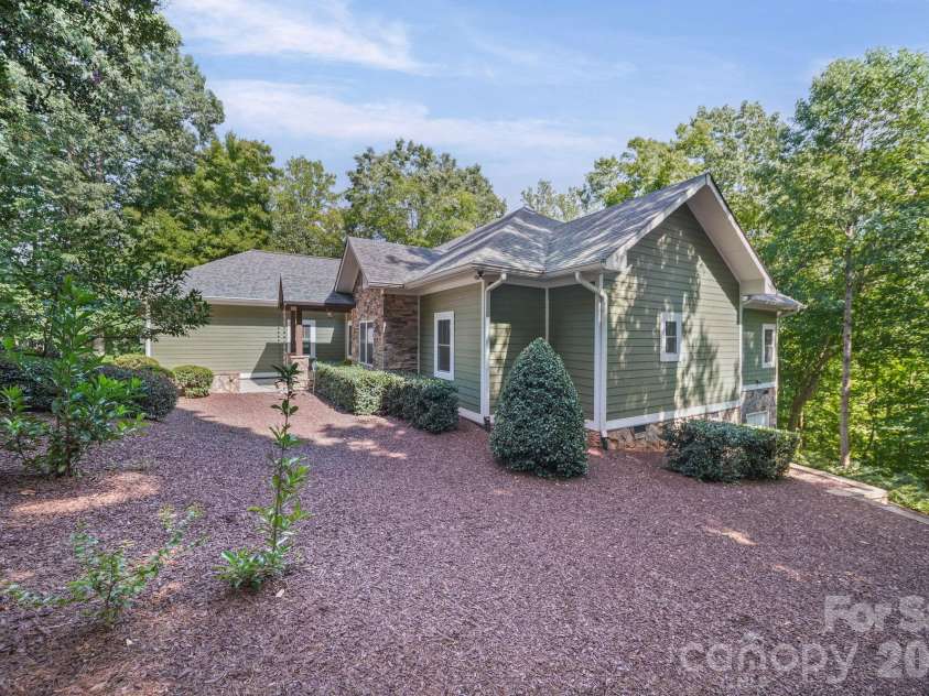 3033 Dodsworth Drive, Cramerton, NC 28032.  MLS# CAR4418023, YatesRealty ID 46712. 