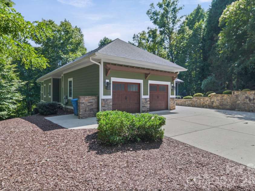 3033 Dodsworth Drive, Cramerton, NC 28032.  MLS# CAR4418023, YatesRealty ID 46712. 