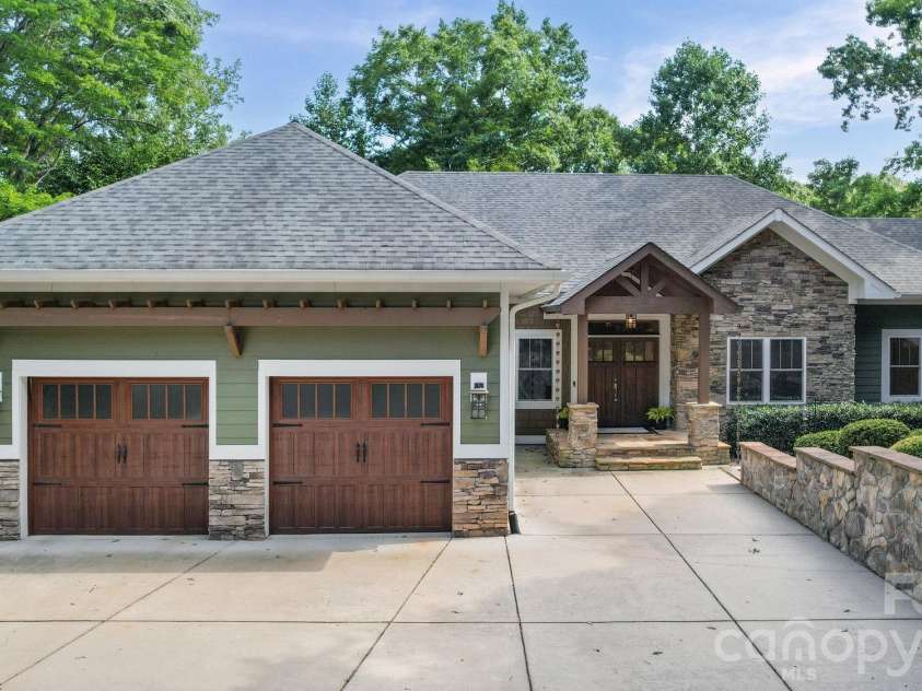 3033 Dodsworth Drive, Cramerton, NC 28032.  MLS# CAR4418023, YatesRealty ID 46712. 