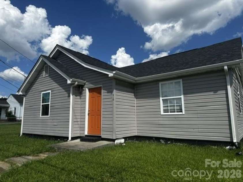910 Linwood Road, Gastonia, NC 28052.  MLS# CAR4418117, YatesRealty ID 46714. 