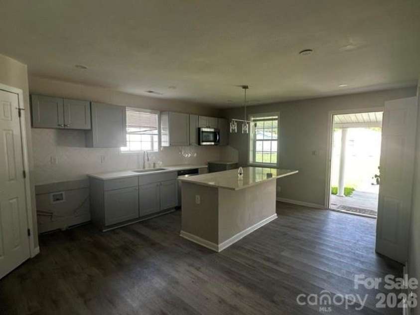 910 Linwood Road, Gastonia, NC 28052.  MLS# CAR4418117, YatesRealty ID 46714. 