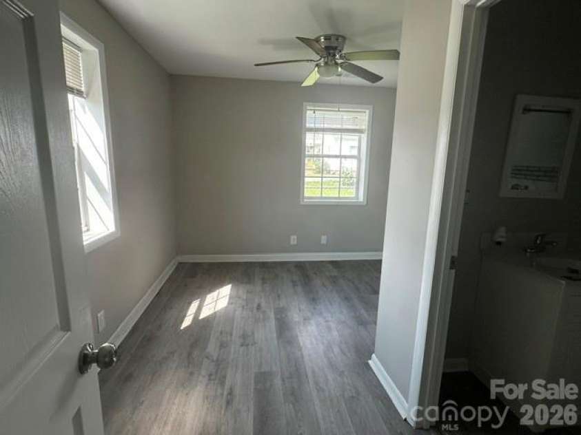 910 Linwood Road, Gastonia, NC 28052.  MLS# CAR4418117, YatesRealty ID 46714. 