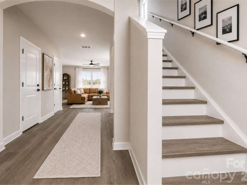 2231 Dardan Woods Drive, Charlotte, NC 28215.  MLS# CAR4418121, YatesRealty ID 46716. 