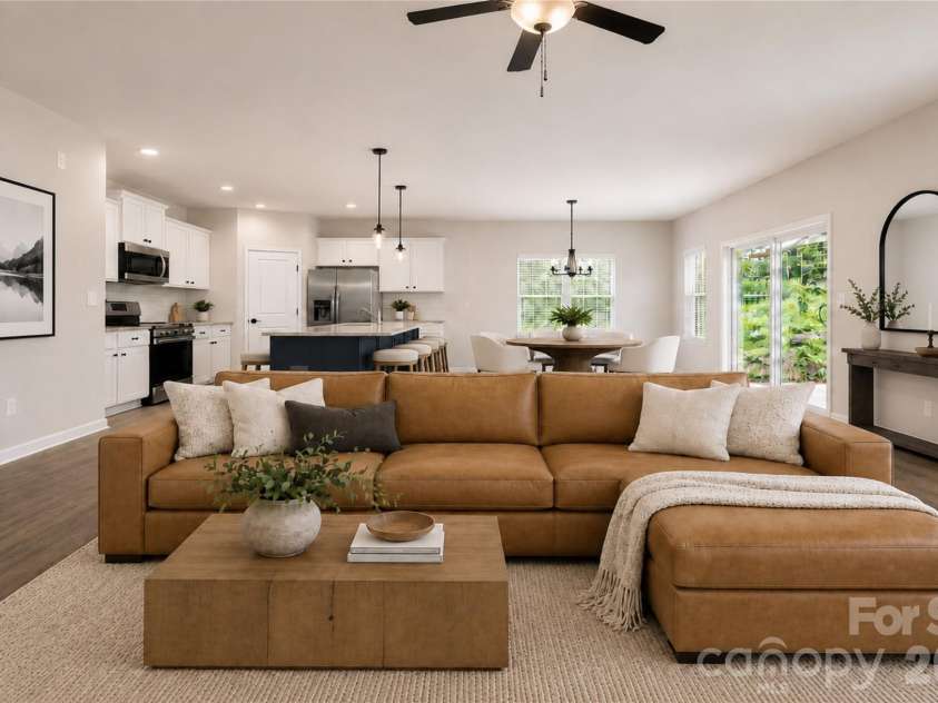 2231 Dardan Woods Drive, Charlotte, NC 28215.  MLS# CAR4418121, YatesRealty ID 46716. 