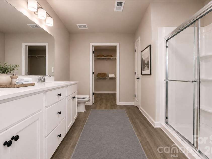 2231 Dardan Woods Drive, Charlotte, NC 28215.  MLS# CAR4418121, YatesRealty ID 46716. 