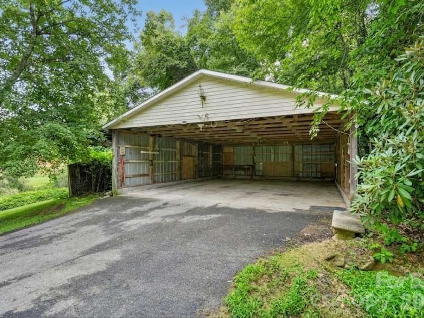 168 Huntley Road, Fletcher, NC 28732.  MLS# CAR4417803, YatesRealty ID 46717. 