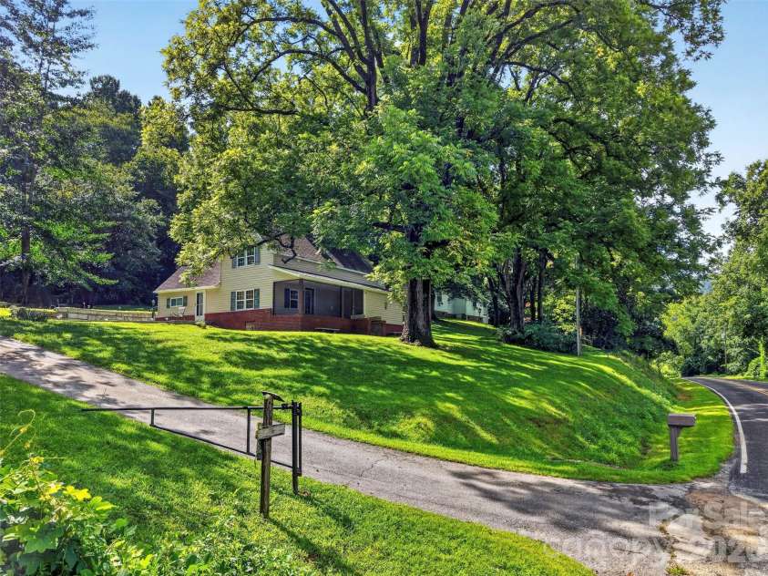 168 Huntley Road, Fletcher, NC 28732.  MLS# CAR4417803, YatesRealty ID 46717. 