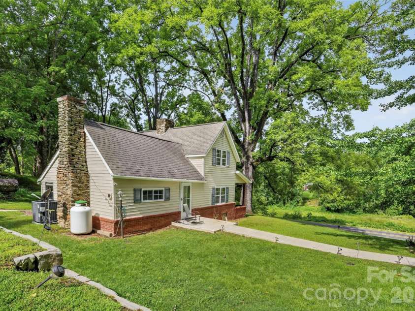 168 Huntley Road, Fletcher, NC 28732.  MLS# CAR4417803, YatesRealty ID 46717. 
