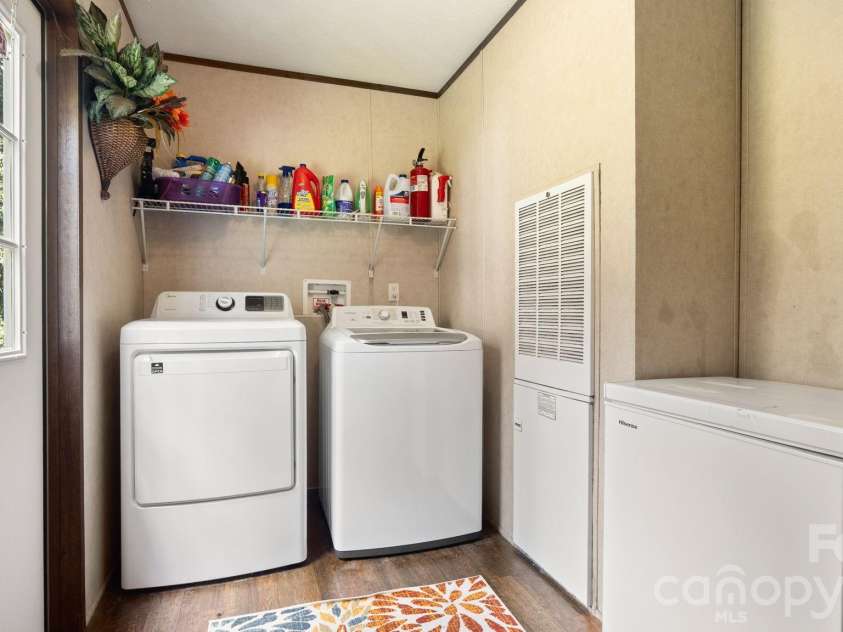 602 Preston Brooks Drive, Catawba, SC 29704.  MLS# CAR4415484, YatesRealty ID 46718. Laundry/Mudroom: Practical laundry and mudroom space with additional room for storage and everyday organization.