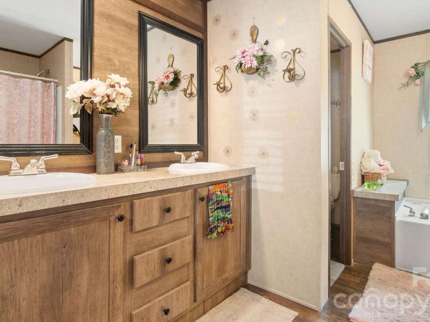 602 Preston Brooks Drive, Catawba, SC 29704.  MLS# CAR4415484, YatesRealty ID 46718. Spacious primary bath with double sinks, soaking tub and separate shower.