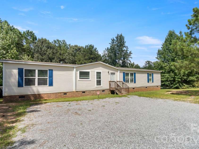 602 Preston Brooks Drive, Catawba, SC 29704.  MLS# CAR4415484, YatesRealty ID 46718. Welcome to this well maintained 2017 home on over 1 acre!