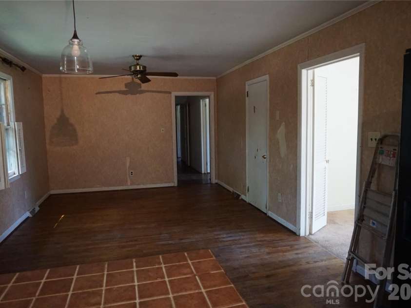 5214 Northview Drive, Hickory, NC 28601.  MLS# CAR4418097, YatesRealty ID 46720. 