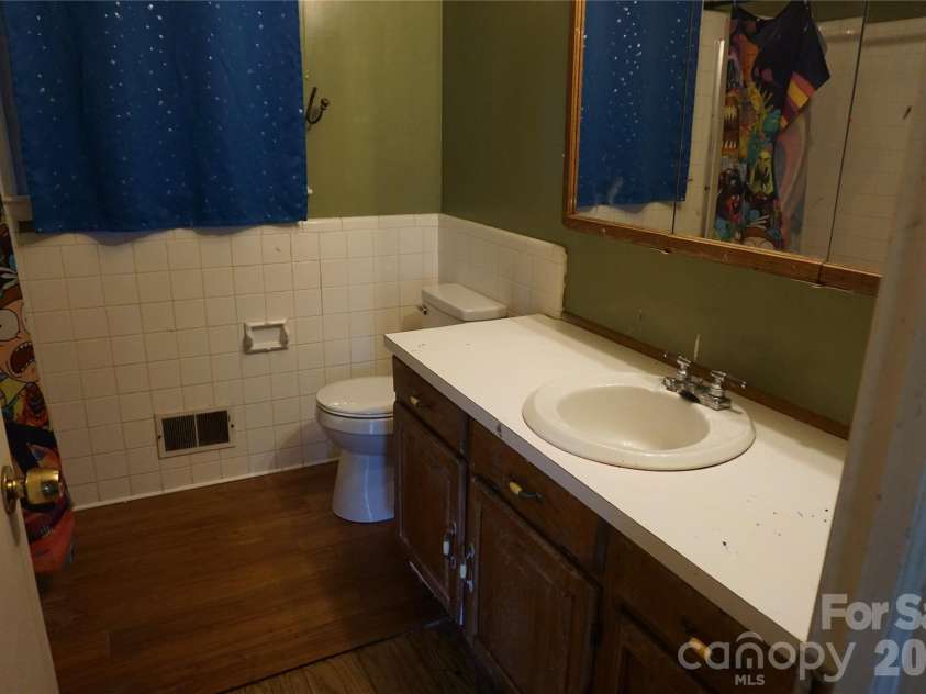 5214 Northview Drive, Hickory, NC 28601.  MLS# CAR4418097, YatesRealty ID 46720. 