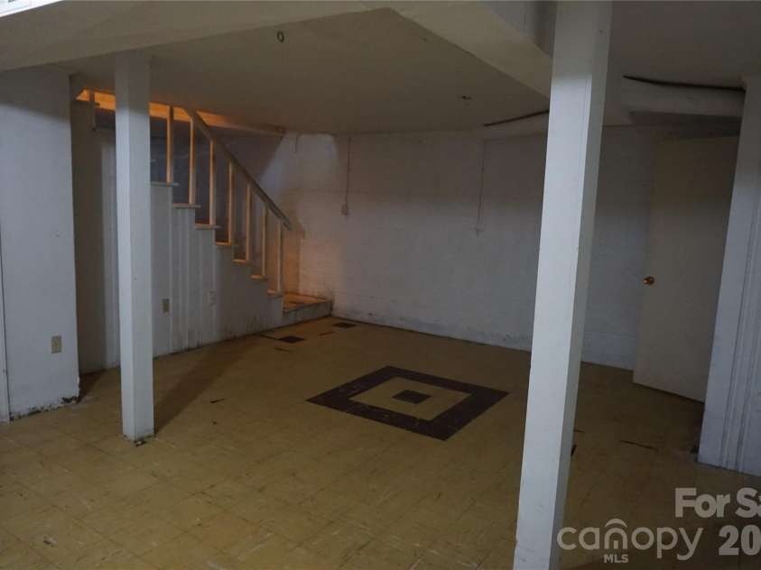 5214 Northview Drive, Hickory, NC 28601.  MLS# CAR4418097, YatesRealty ID 46720. 